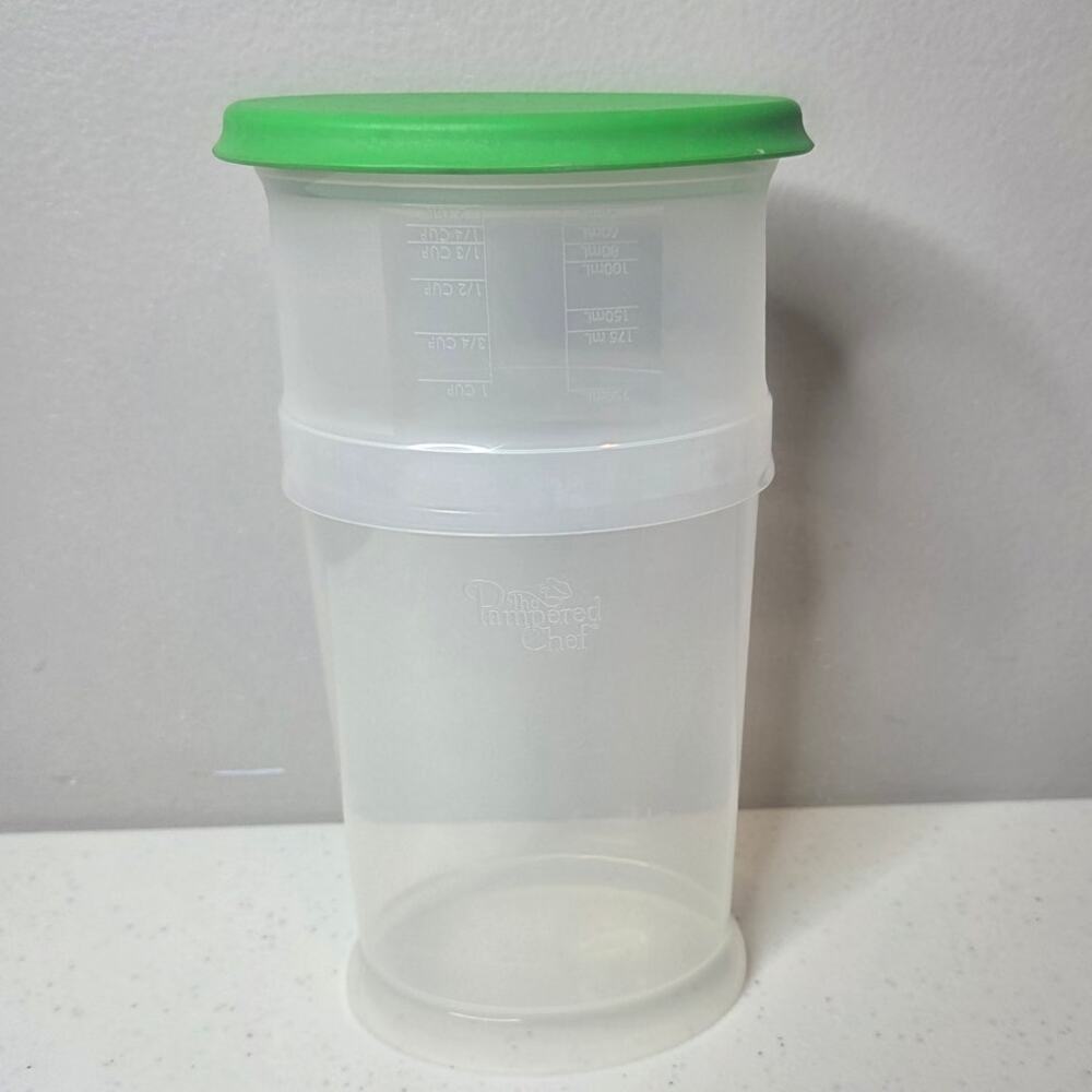 Pampered Chef Herb Keeper 1787 Plastic Storage Container with Lid &Measuring Cup